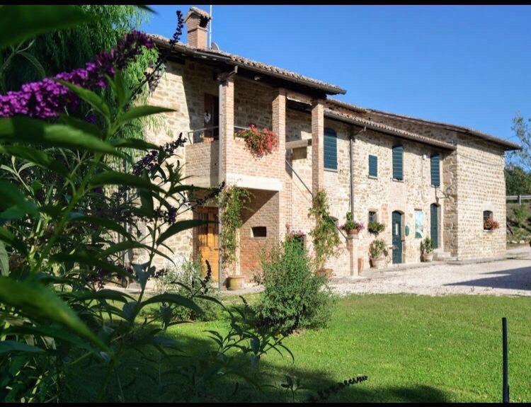 B&B Ponte La Pietra Губбио Экстерьер фото